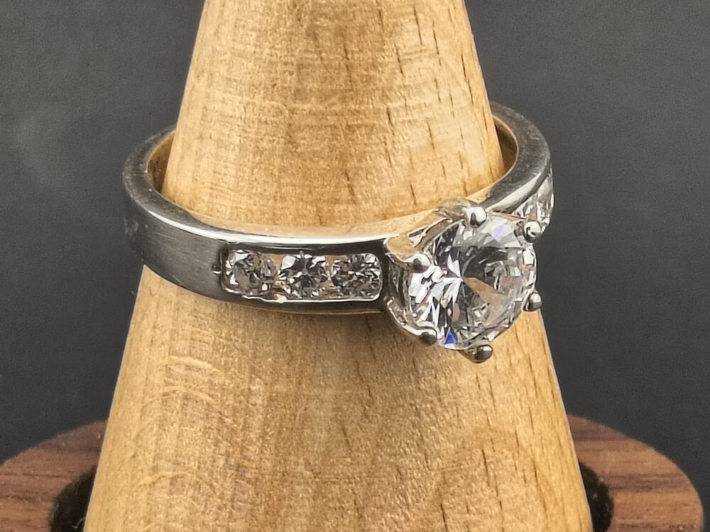 Vintage Sterling Silver 925 Engagement Ring Size 9 Solitaire Round Clear CZ Band